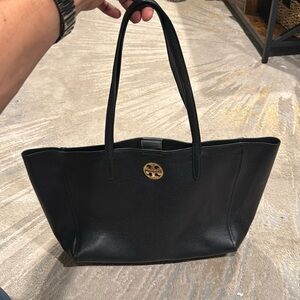 Tory Burch Carson big Tote Bag
genuine soft pebble leather excellent condition